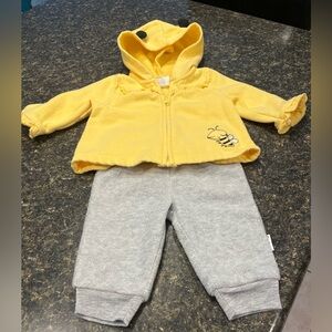 Girls Yellow Bee Ruffled Hoodie with Zip Front 3-6 mo. & Gray Fleece Pants 3 mo.
